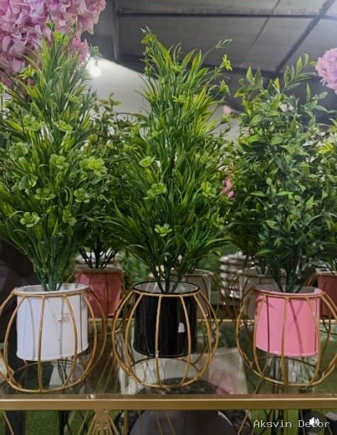 Eucalyptus + vase chuma
